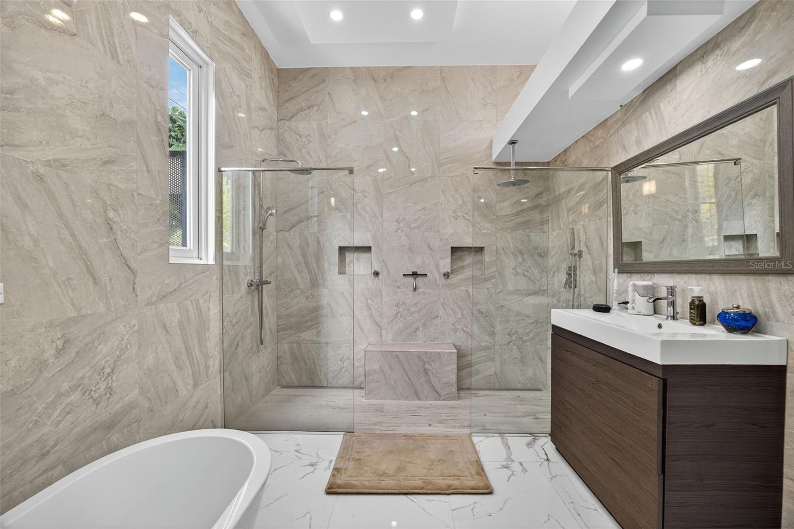 GARDEN HILLS SUR - Residential