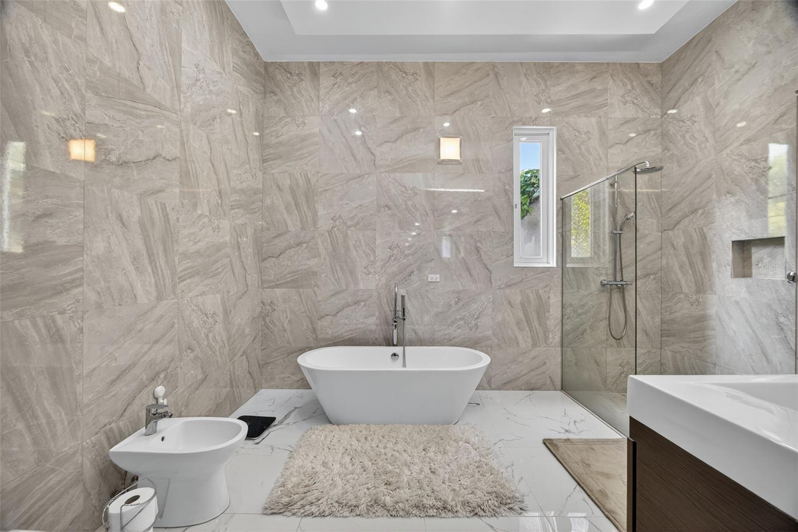 GARDEN HILLS SUR - Residential