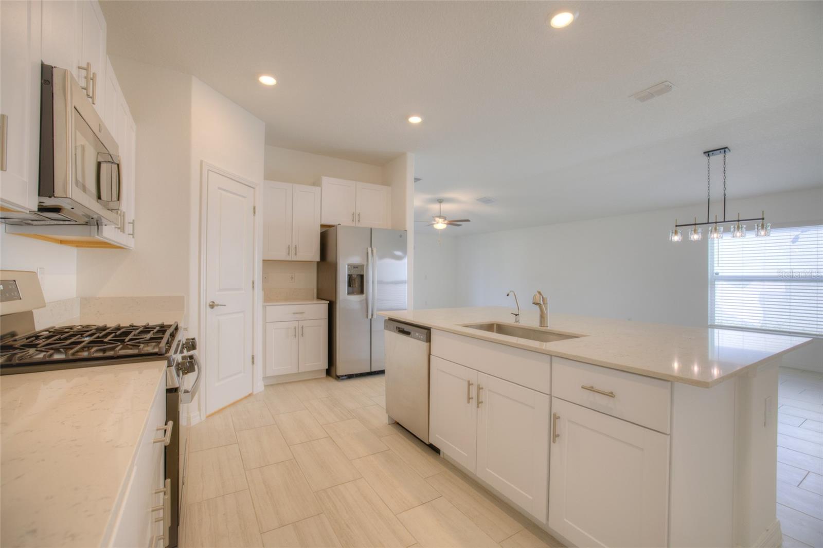 PROSPERITY LAKES - Residential