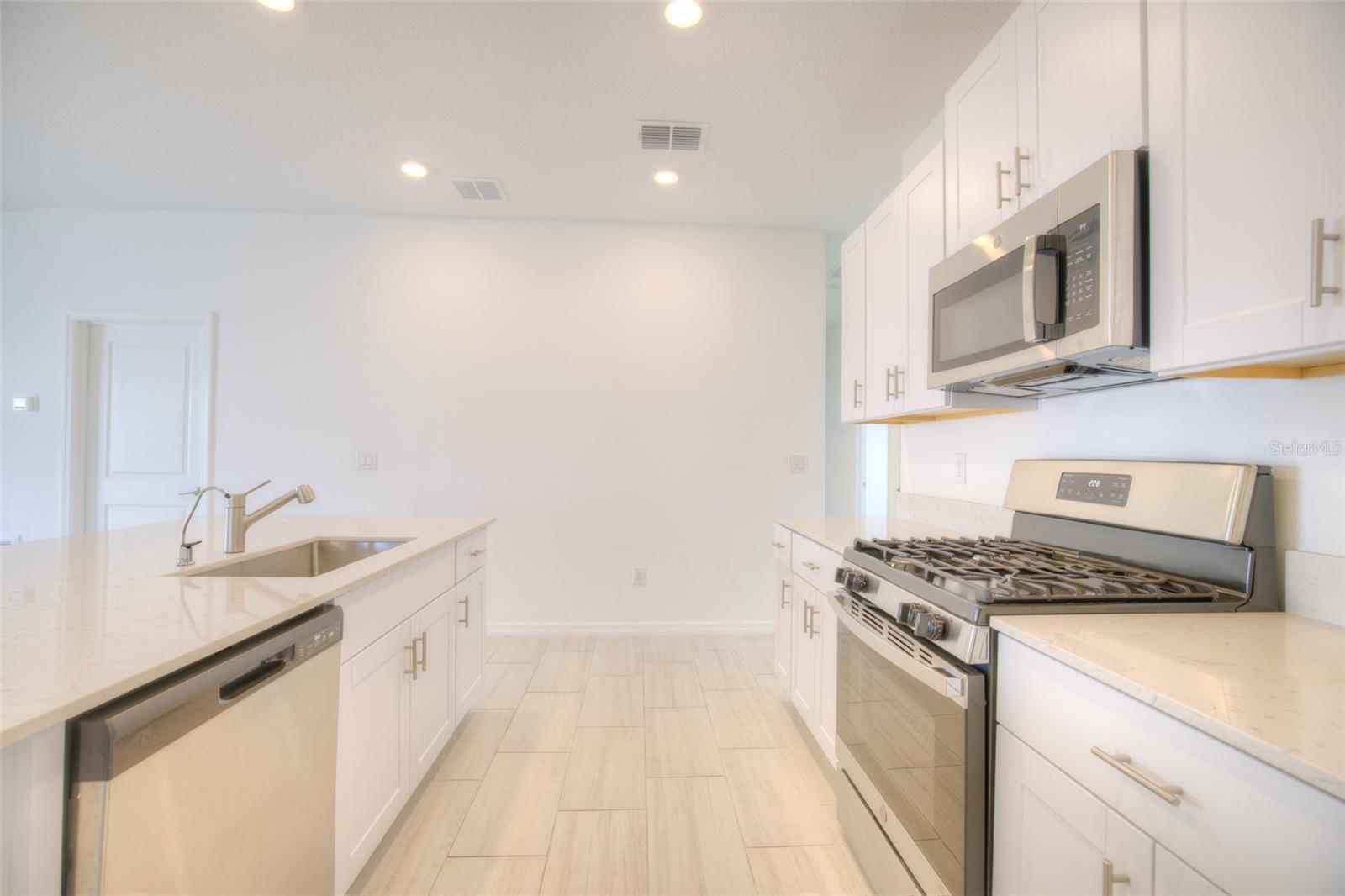 PROSPERITY LAKES - Residential