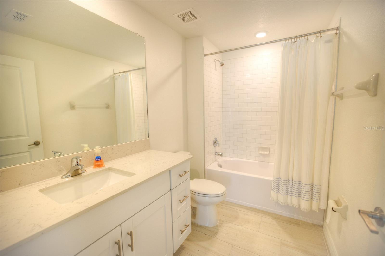 PROSPERITY LAKES - Residential