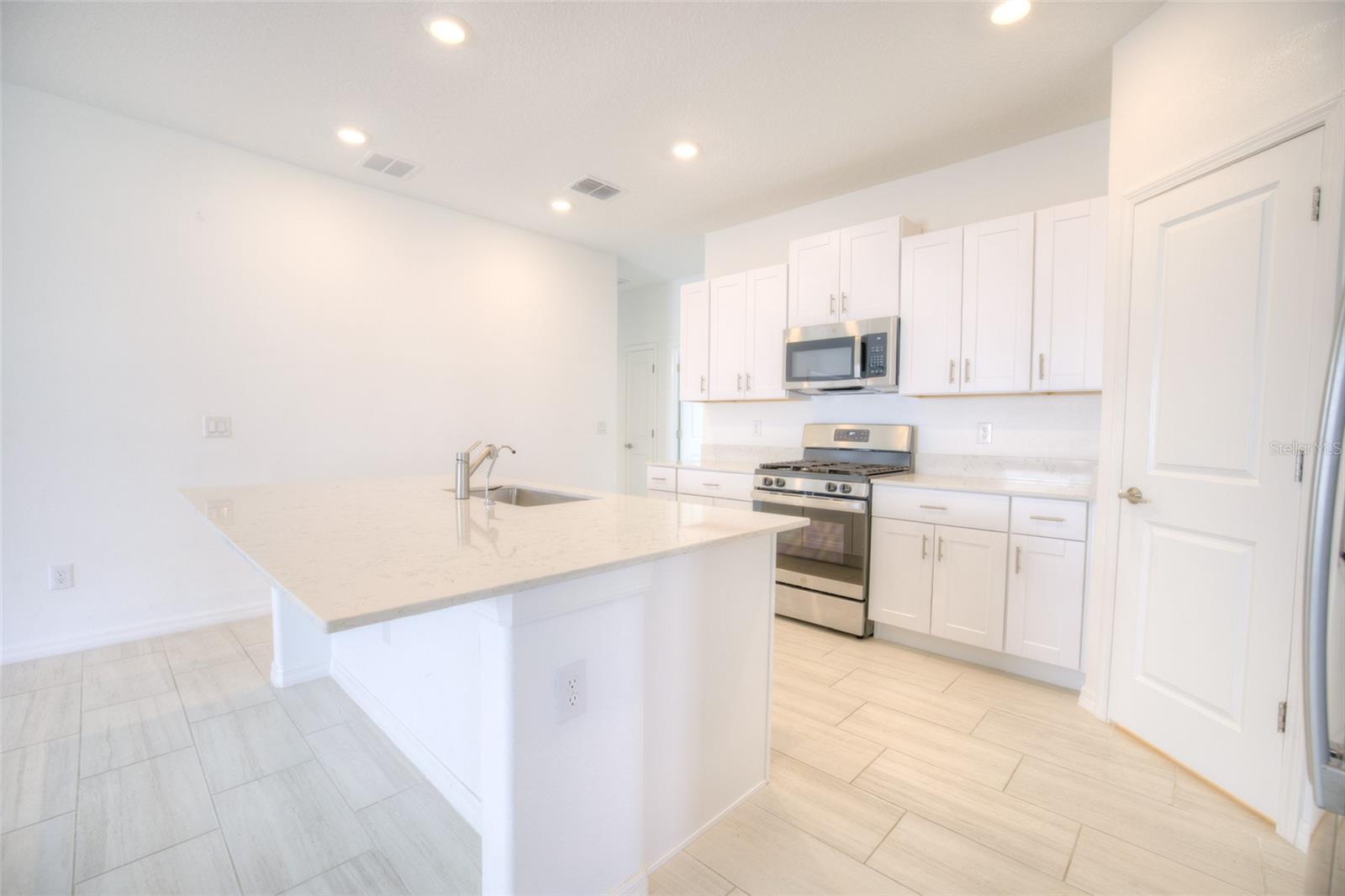 PROSPERITY LAKES - Residential