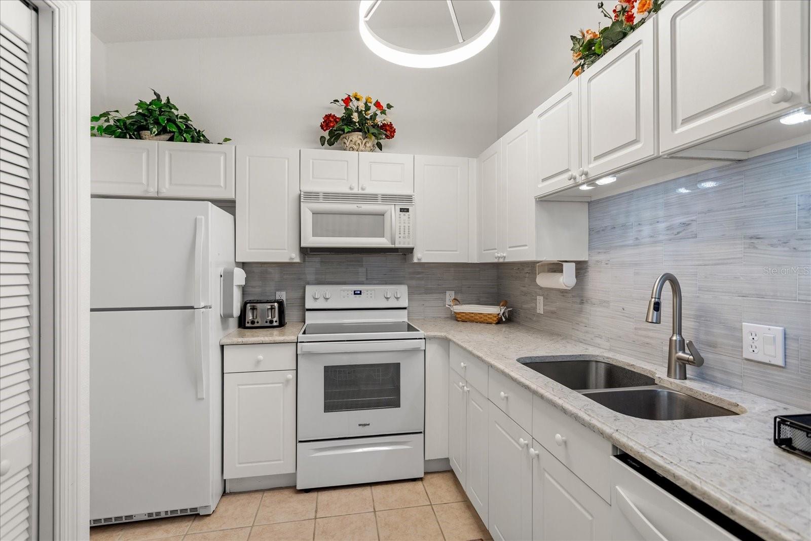 8842 GRAND PALMS CIRCLE B