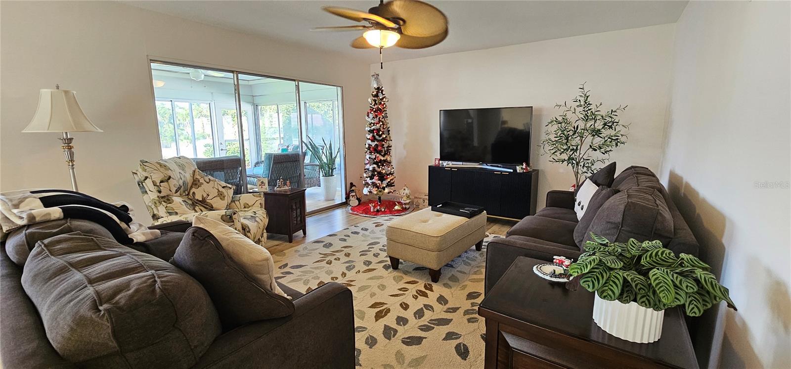 STRATHMORE RIVERSIDE III - Residential Lease