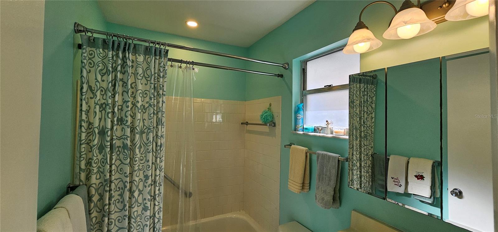 STRATHMORE RIVERSIDE III - Residential Lease