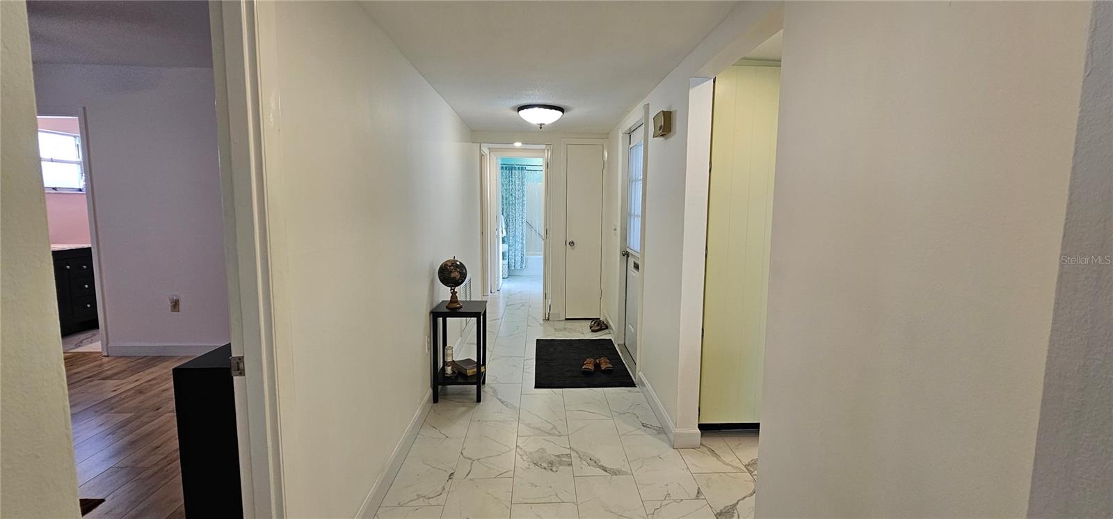 STRATHMORE RIVERSIDE III - Residential Lease