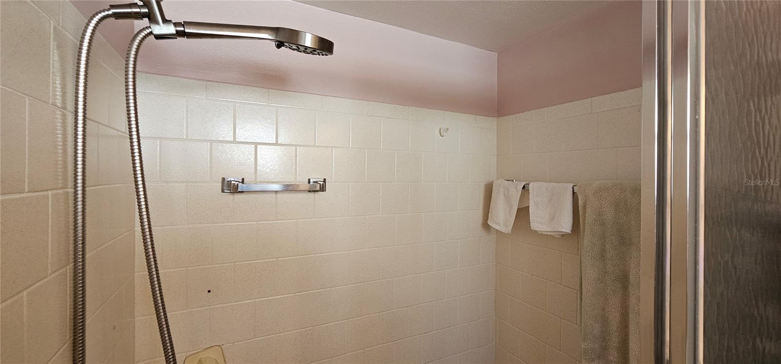 STRATHMORE RIVERSIDE III - Residential Lease