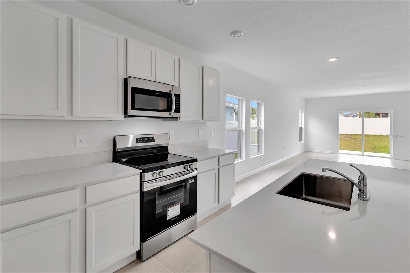 HIDDEN RIDGE AT ESTATES - Residential Lease