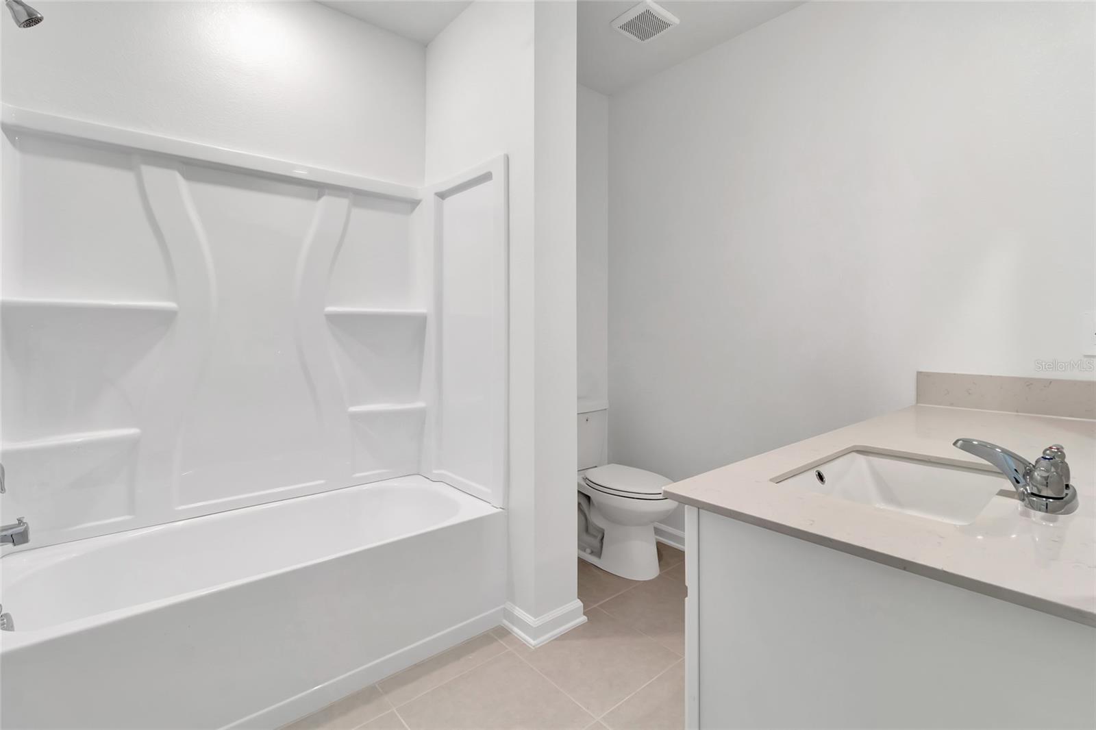 HIDDEN RIDGE AT ESTATES - Residential Lease