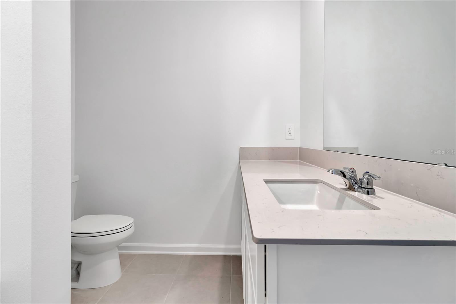 HIDDEN RIDGE AT ESTATES - Residential Lease