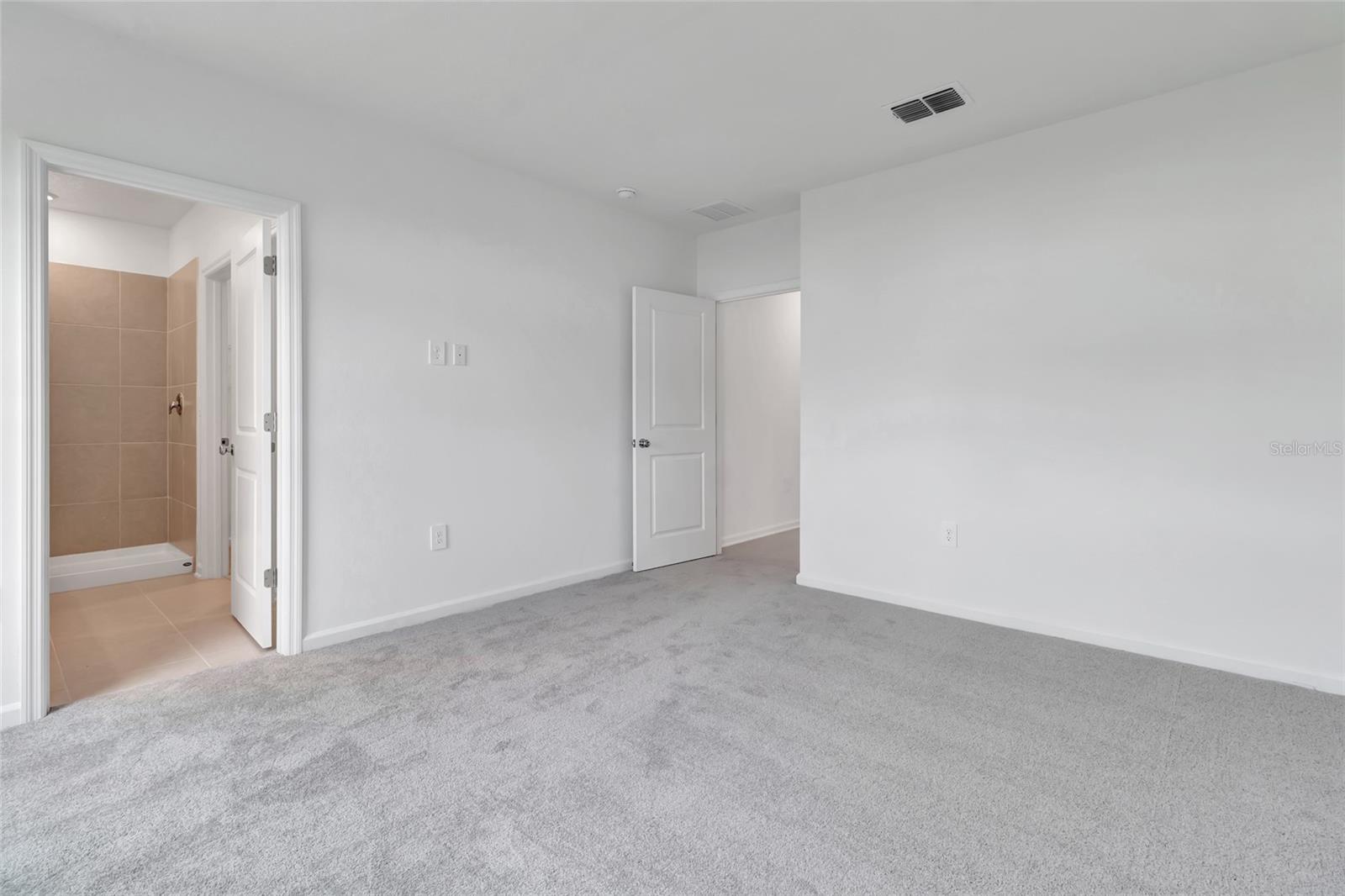 HIDDEN RIDGE AT ESTATES - Residential Lease