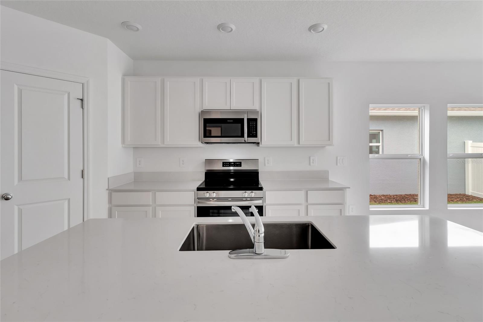 HIDDEN RIDGE AT ESTATES - Residential Lease