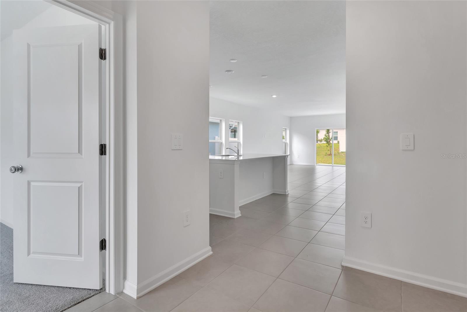 HIDDEN RIDGE AT ESTATES - Residential Lease