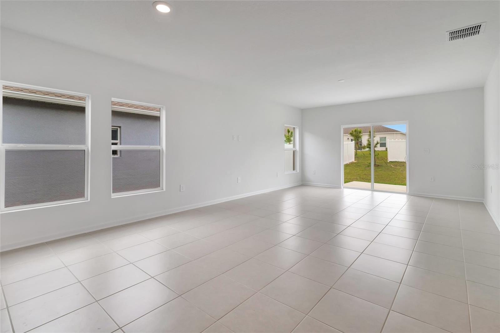 HIDDEN RIDGE AT ESTATES - Residential Lease