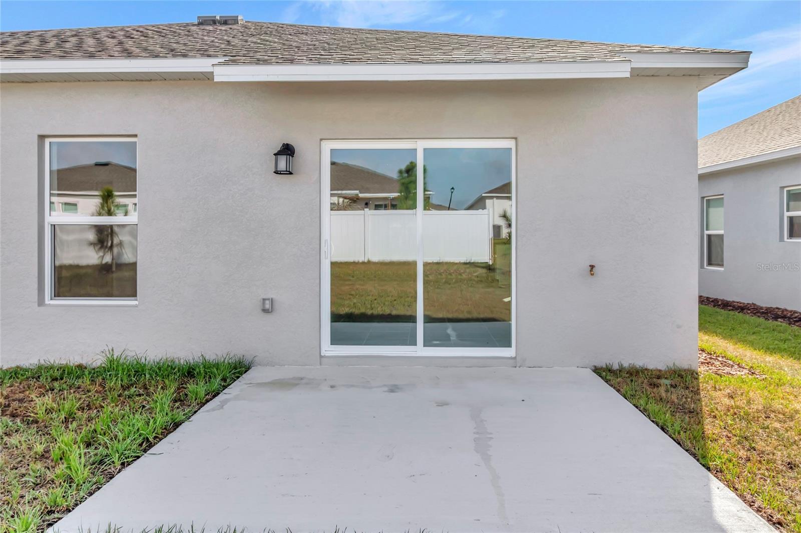 HIDDEN RIDGE AT ESTATES - Residential Lease