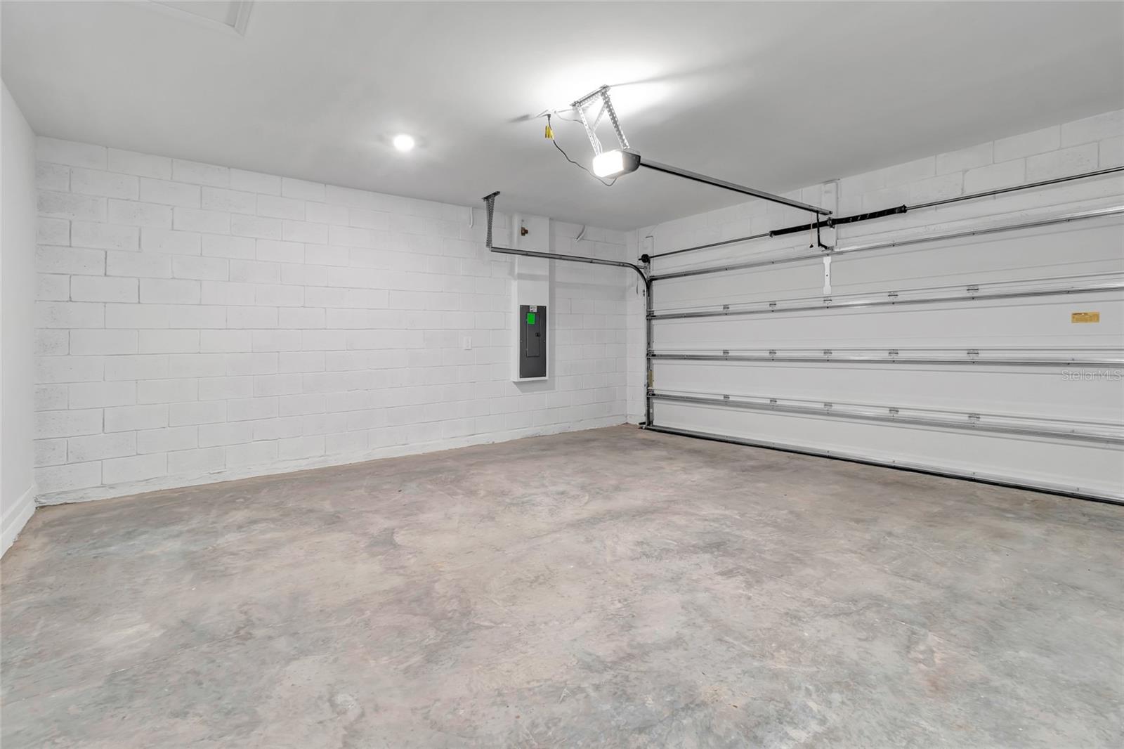 HIDDEN RIDGE AT ESTATES - Residential Lease