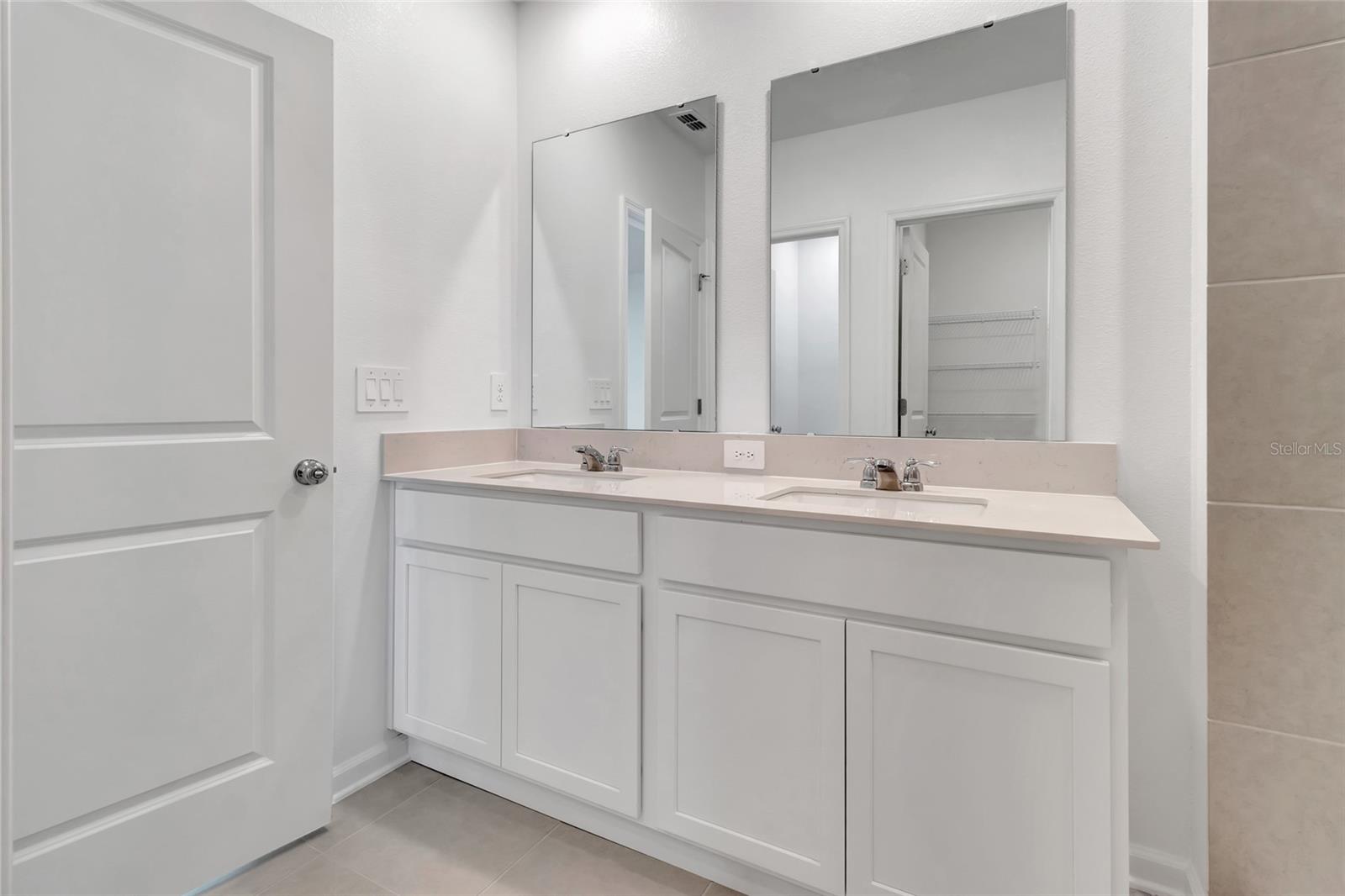 HIDDEN RIDGE AT ESTATES - Residential Lease