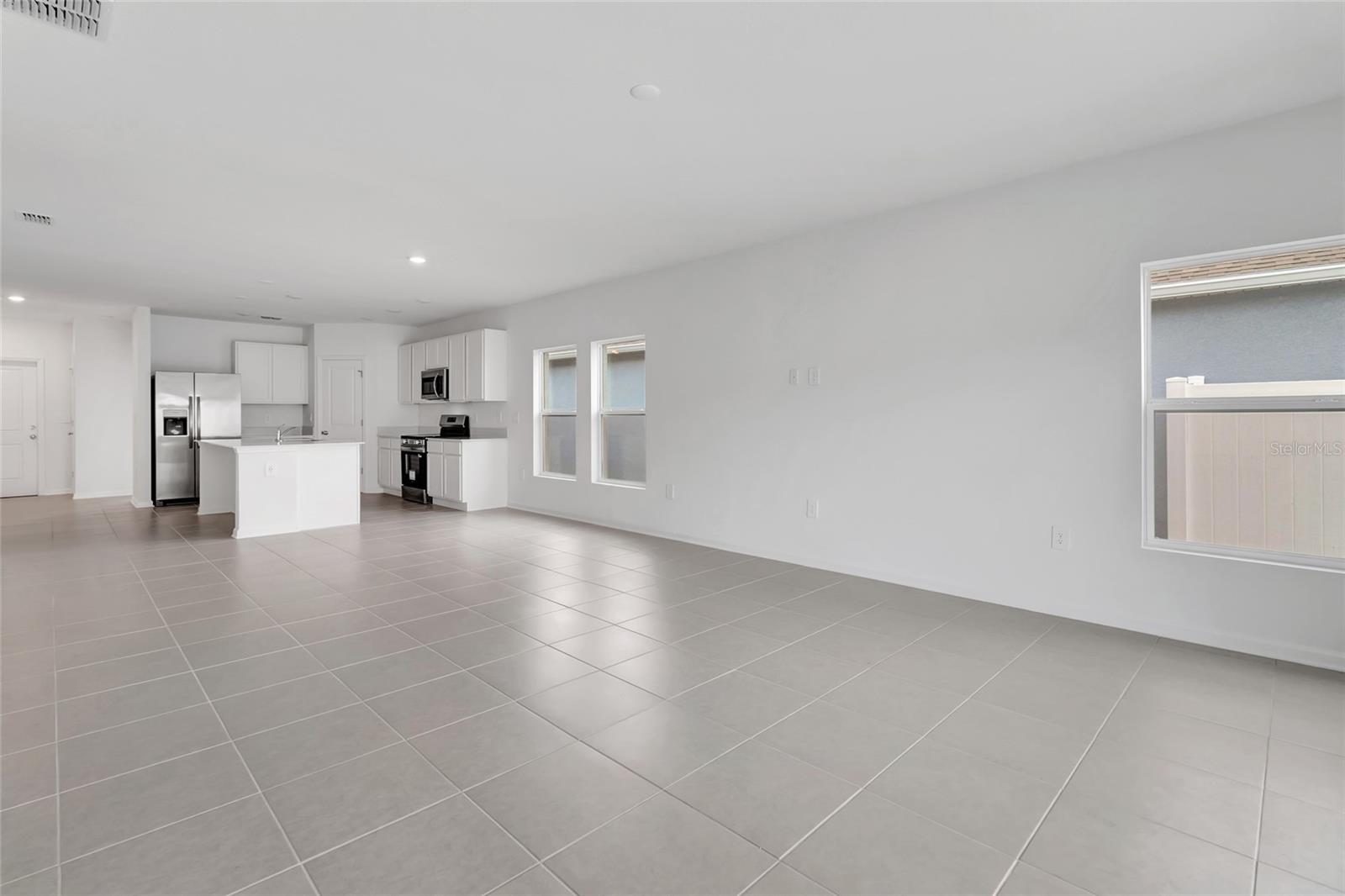 HIDDEN RIDGE AT ESTATES - Residential Lease