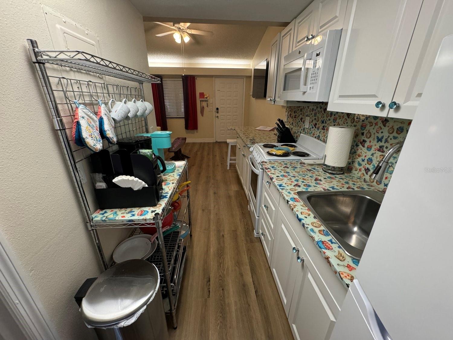 PARADISE LAKES RESORT CONDO - Residential Lease