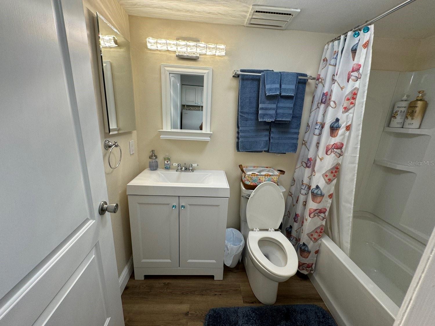 PARADISE LAKES RESORT CONDO - Residential Lease