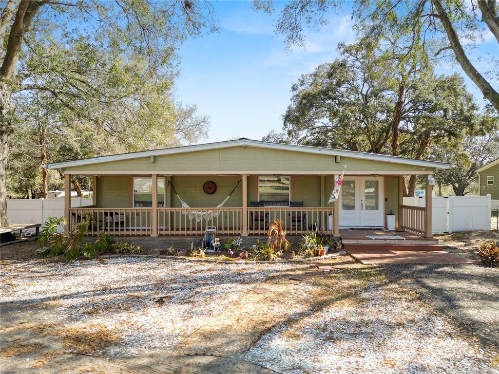 Photo of 18 Crescent Ridge Road, Davenport, FL 33837 (MLS # L4959650)