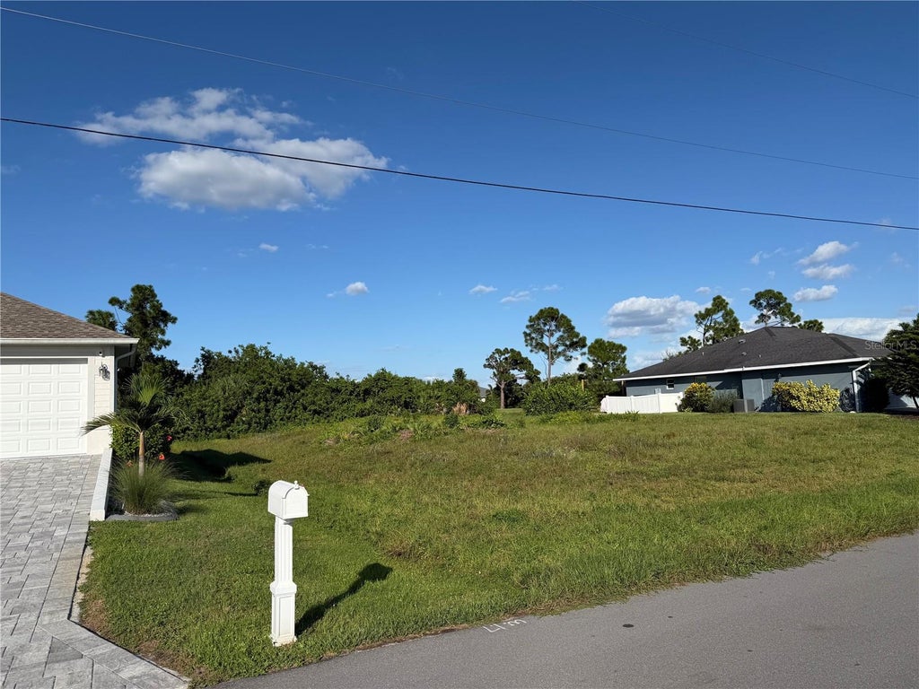 Photo of 81 Pine Valley Ct, Rotonda West, FL 33947 (MLS # D6148811)