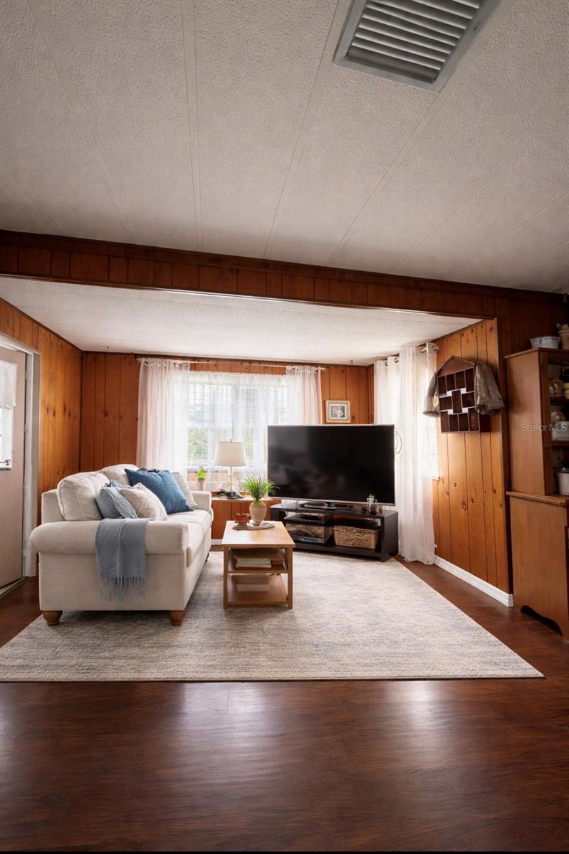 2577 BROOKSIDE CIRCLE