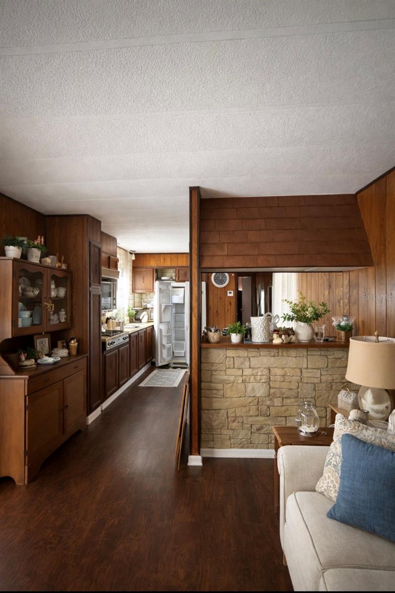 2577 BROOKSIDE CIRCLE