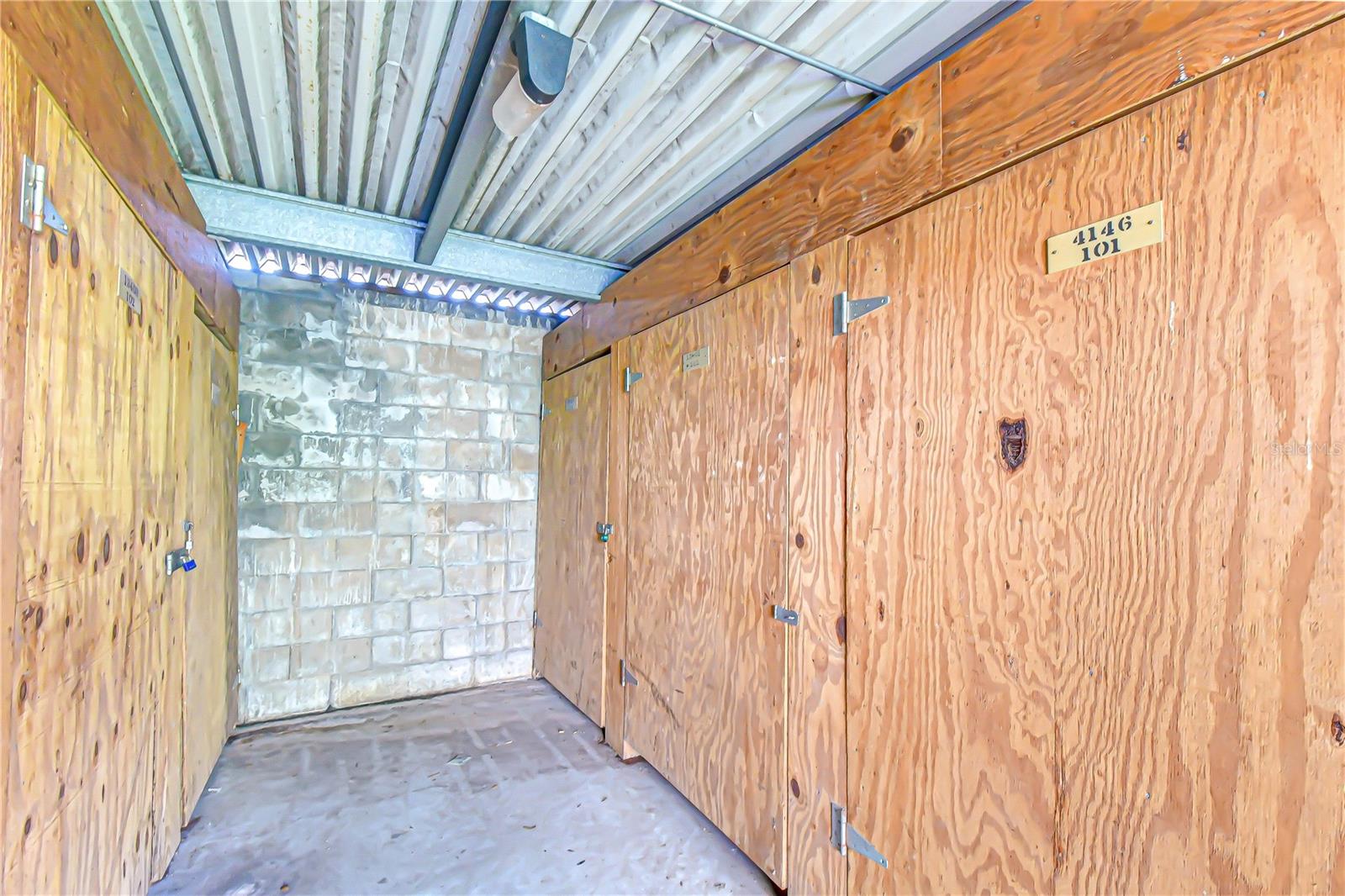 CARROLLWOOD VILLAGE PINE LAKE - Residential