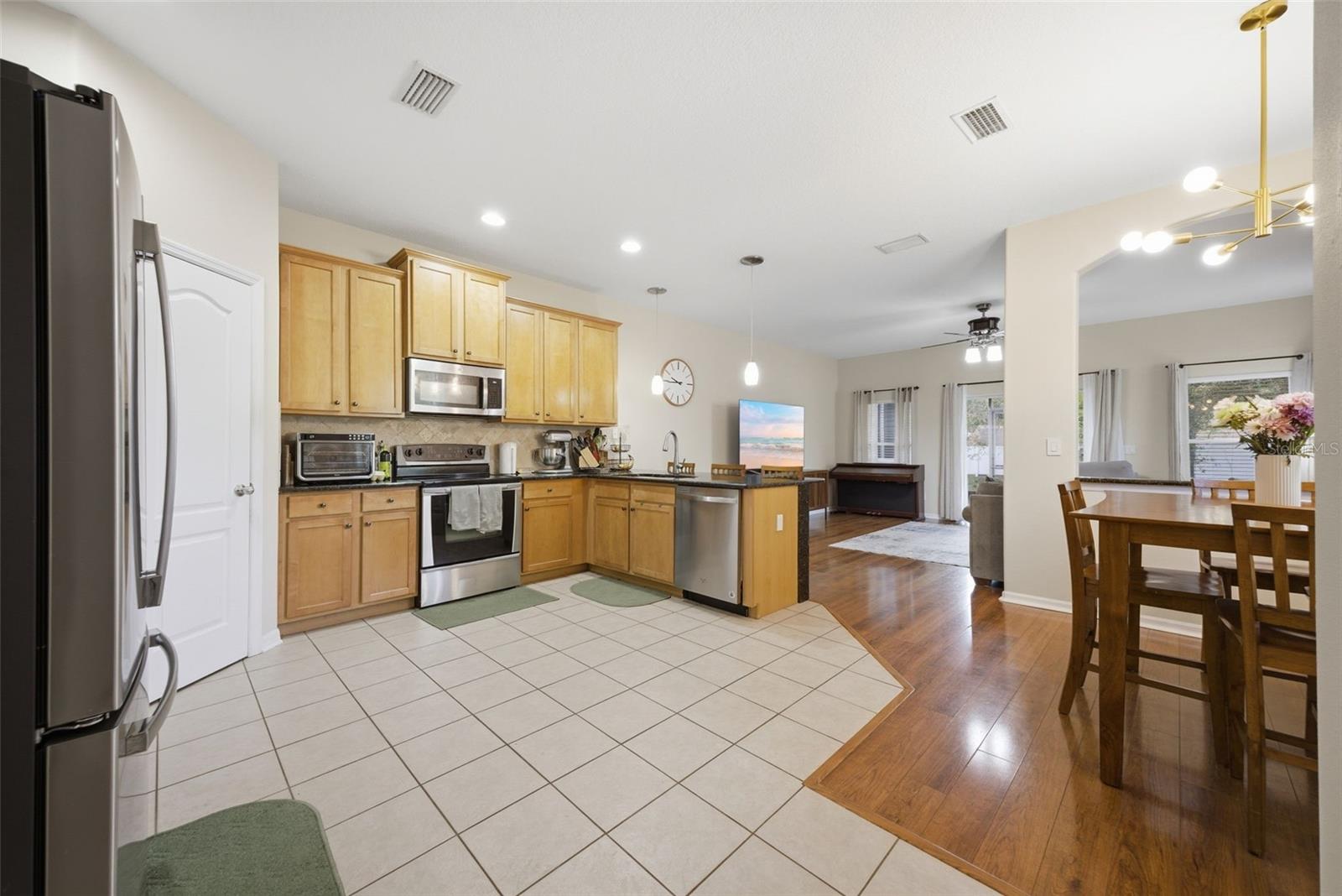 AMBERLY OAKS TWNHMS - Residential