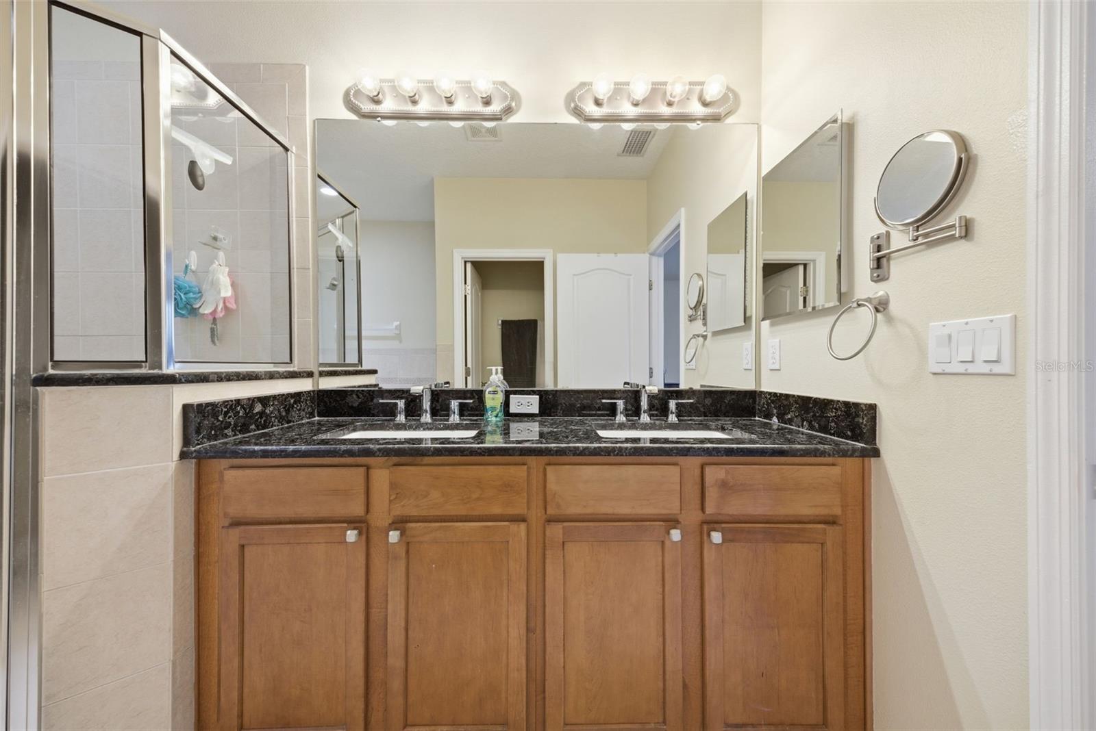 AMBERLY OAKS TWNHMS - Residential