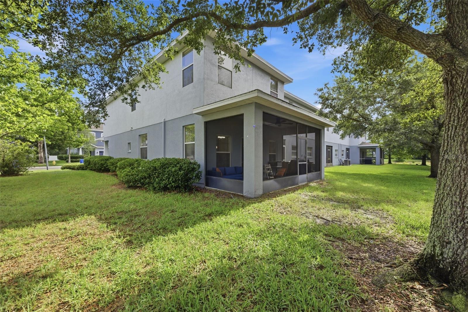 AMBERLY OAKS TWNHMS - Residential