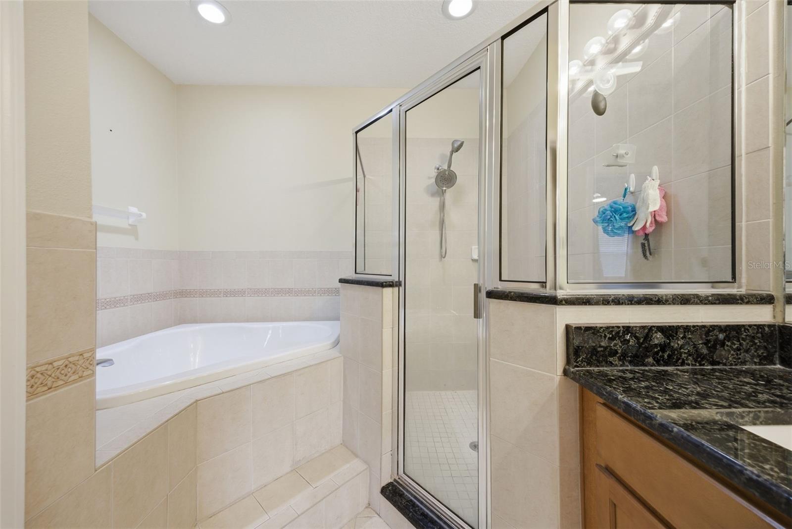 AMBERLY OAKS TWNHMS - Residential