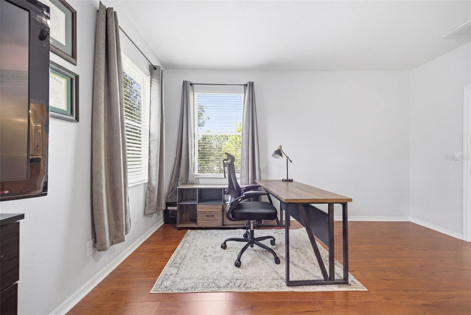 AMBERLY OAKS TWNHMS - Residential