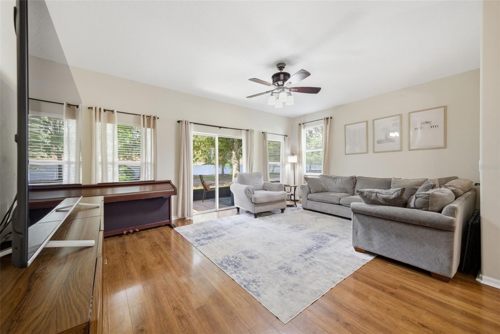 AMBERLY OAKS TWNHMS - Residential