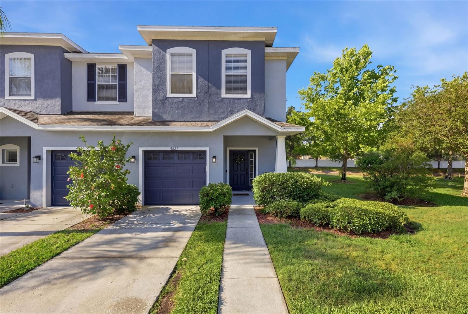 AMBERLY OAKS TWNHMS - Residential