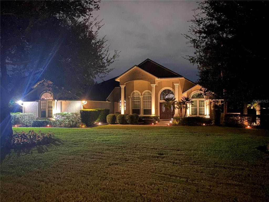 Photo of 11348 Willow Gardens Drive, Windermere, FL 34786 (MLS # O6435449)