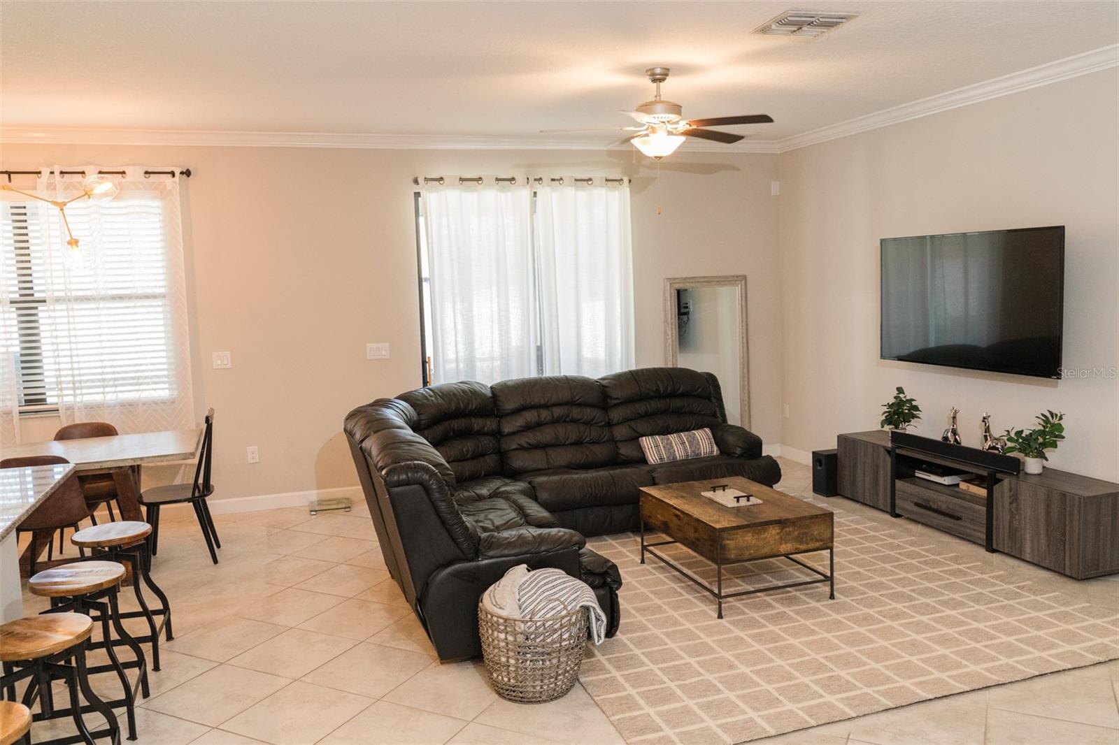 Welcome to a fully furnished and move-in ready house in a desired neighborhood. Come and see! This four bedrooms and three bathrooms home will meet most of your relaxation need.