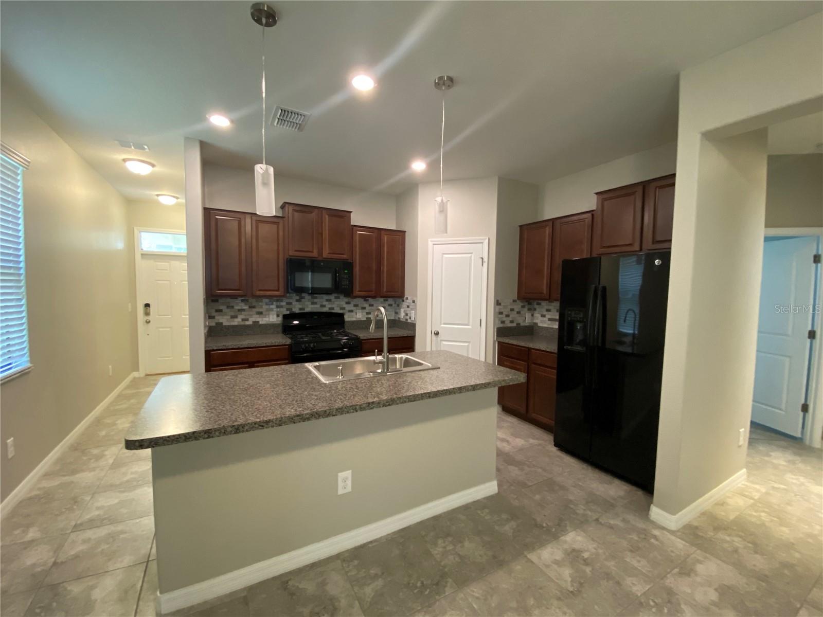 CONNERTON VILLAGE 2 PRCL 213 PH 1C- - Residential Lease