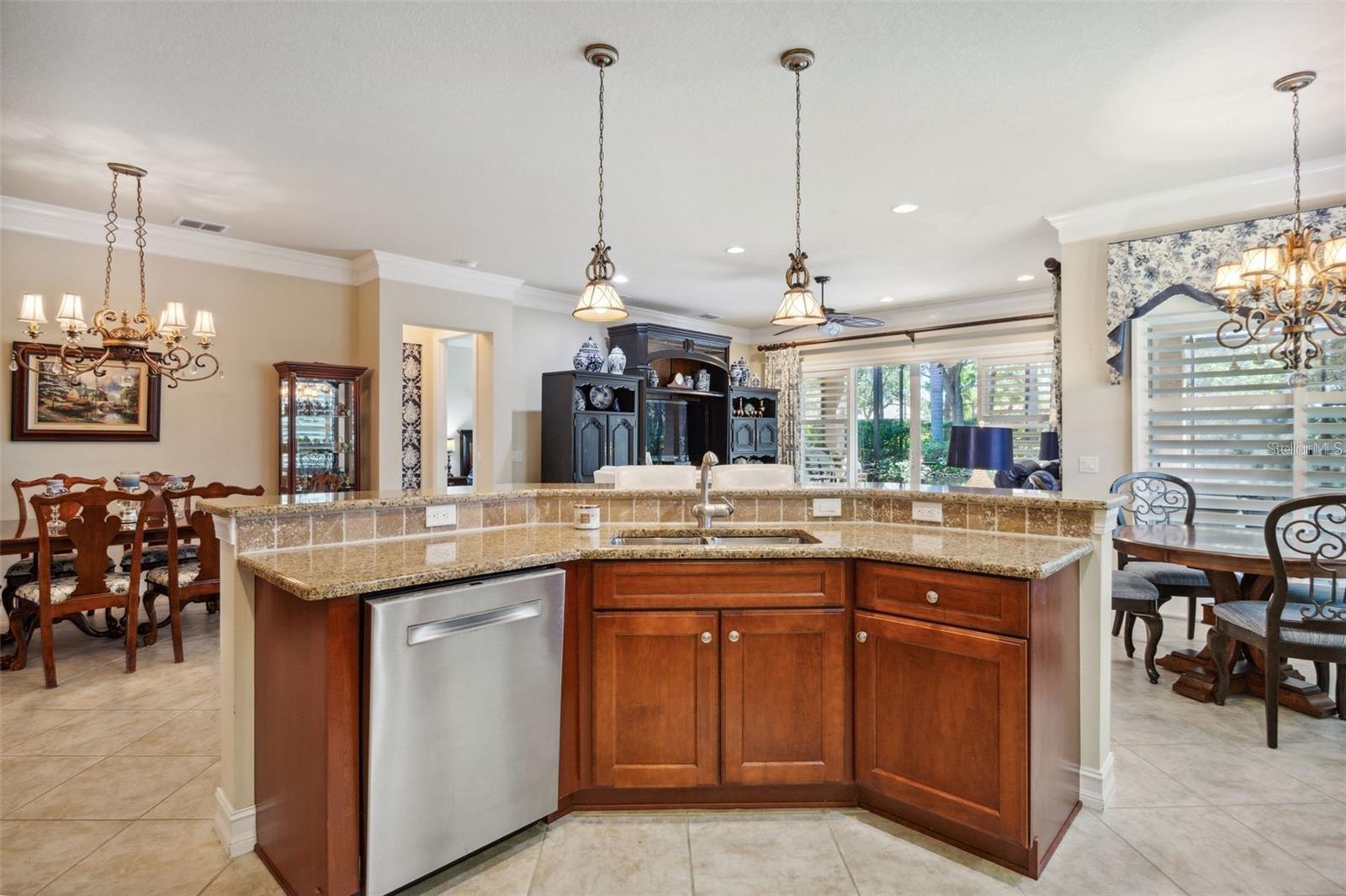 VALENCIA LAKES - Residential