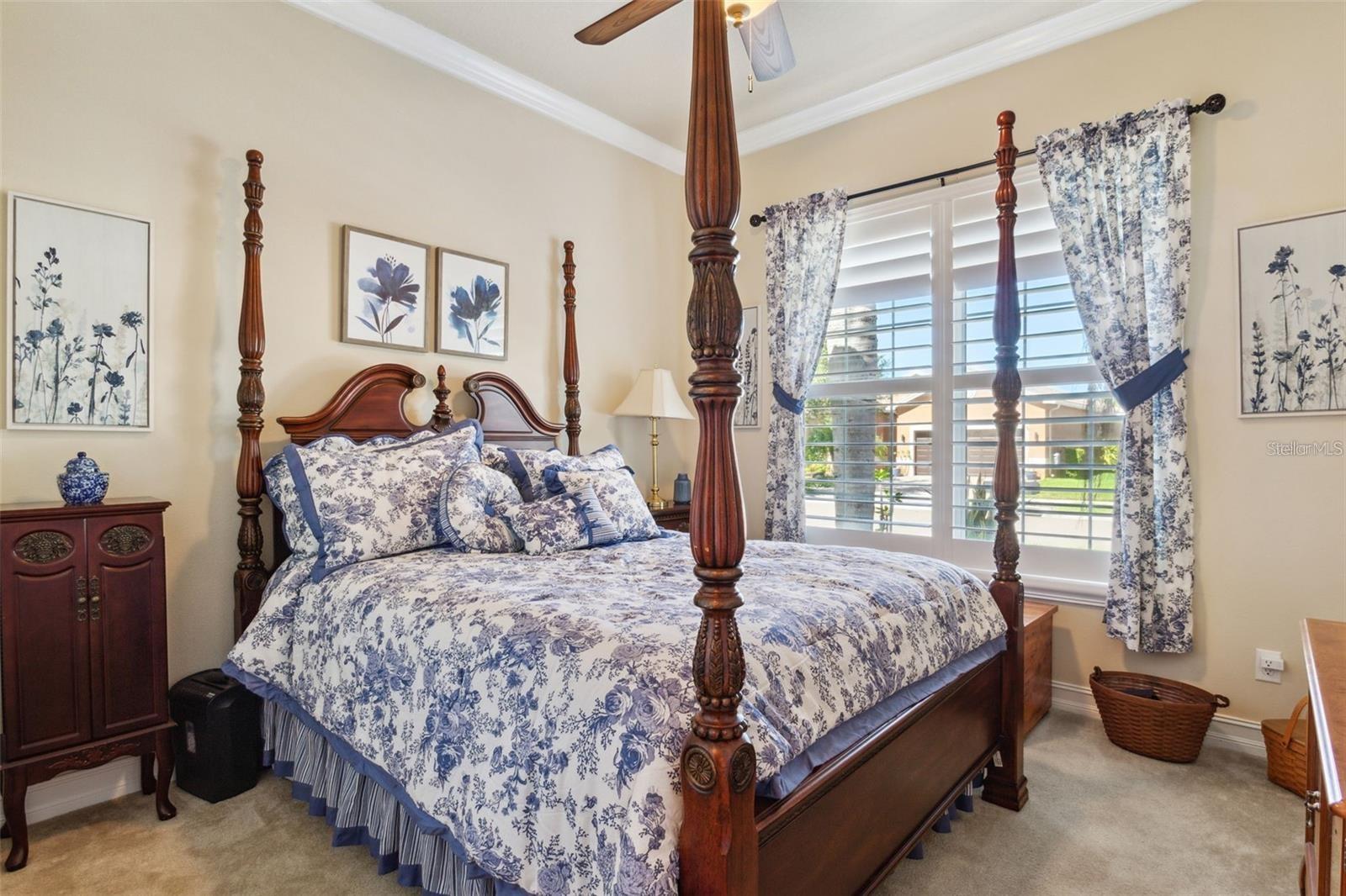 VALENCIA LAKES - Residential
