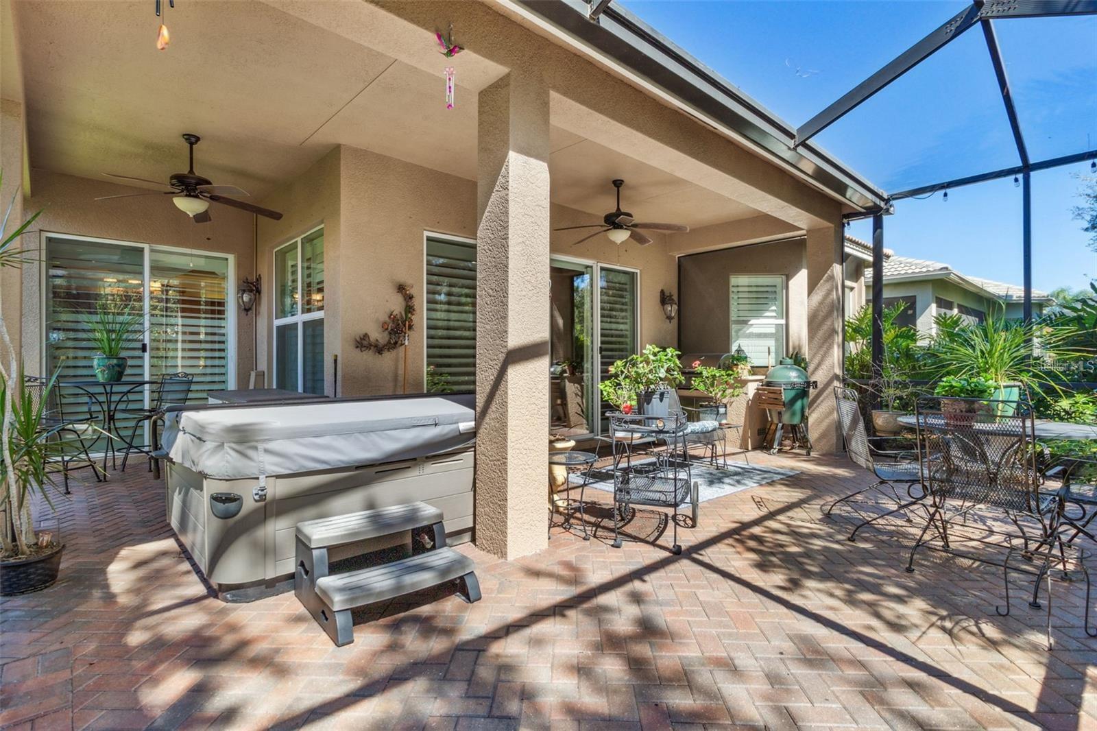 VALENCIA LAKES - Residential