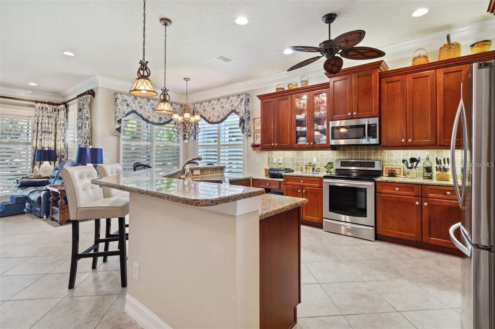 VALENCIA LAKES - Residential