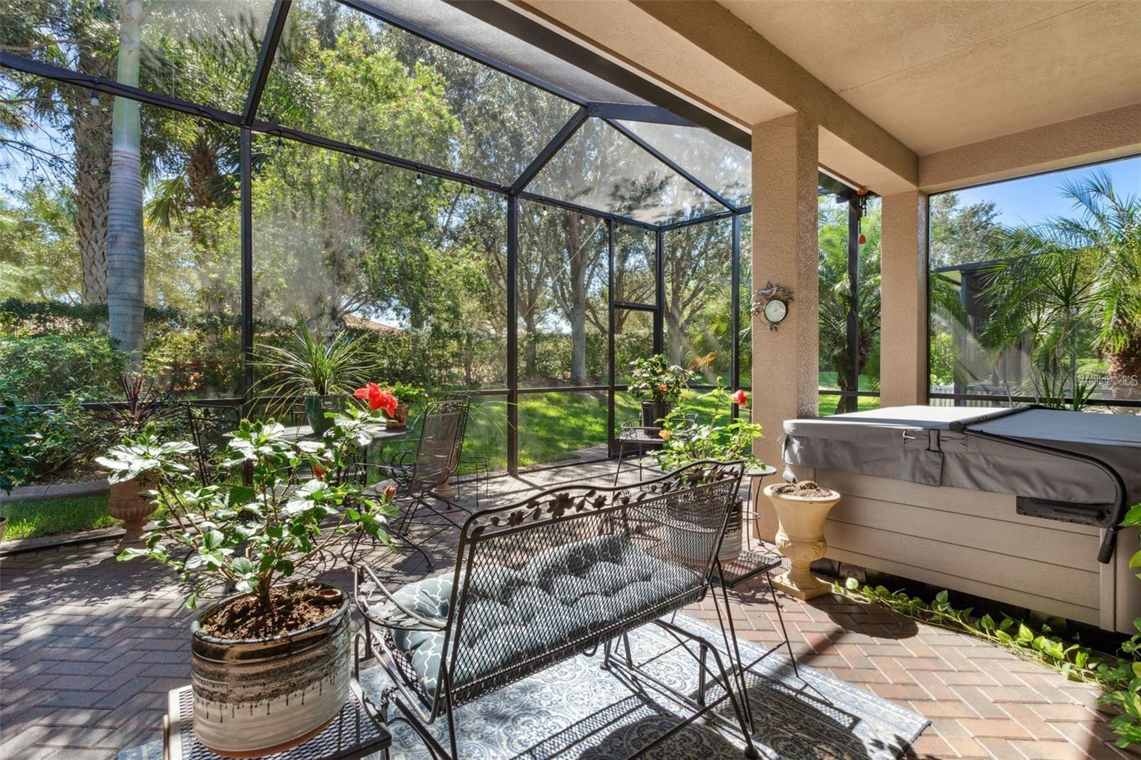 VALENCIA LAKES - Residential