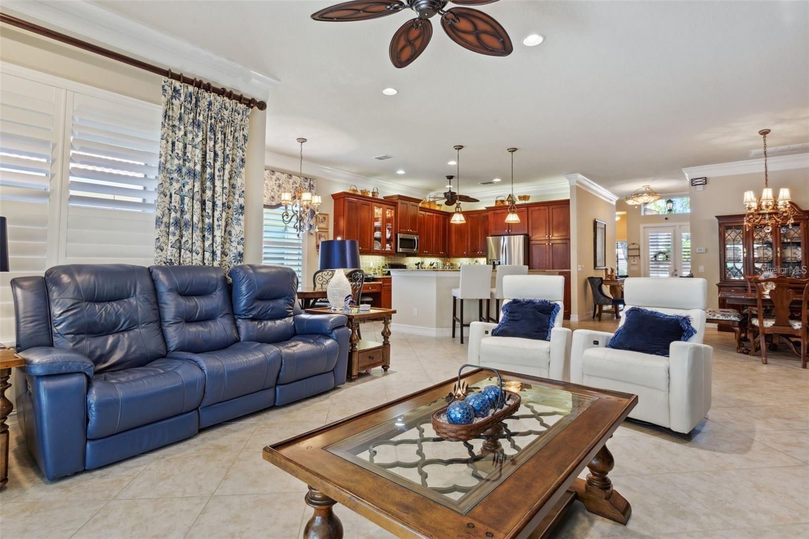 VALENCIA LAKES - Residential
