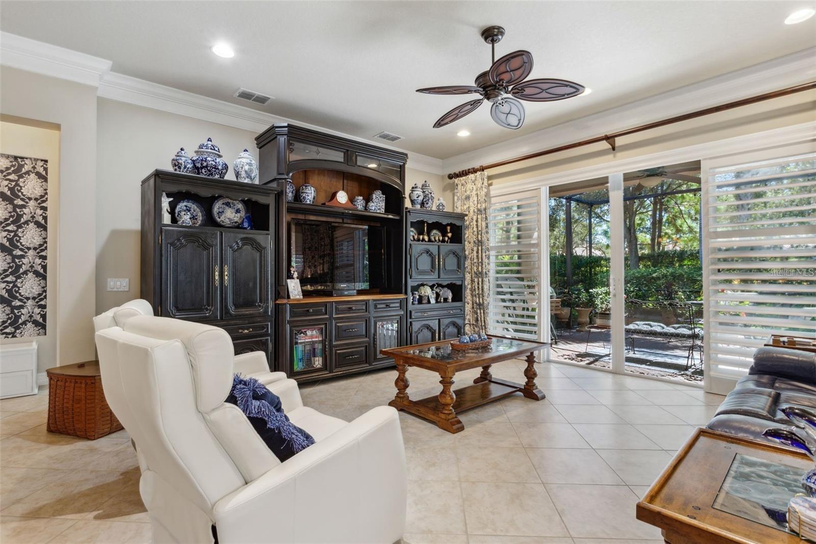 VALENCIA LAKES - Residential
