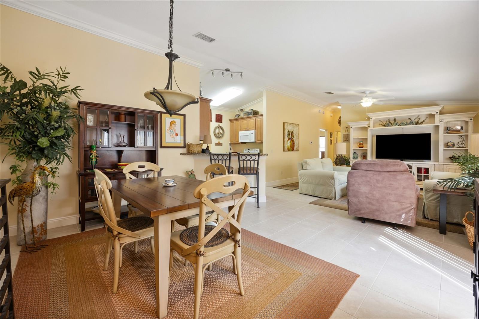 2372 TRAVIS PLACE