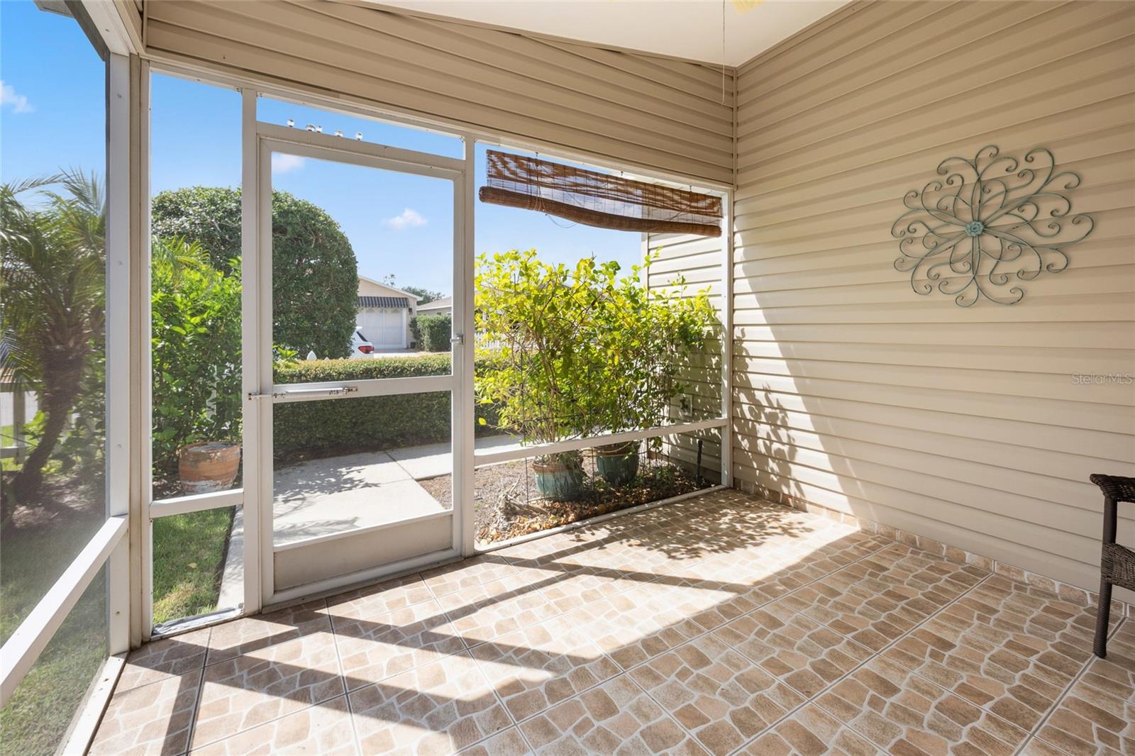 2372 TRAVIS PLACE