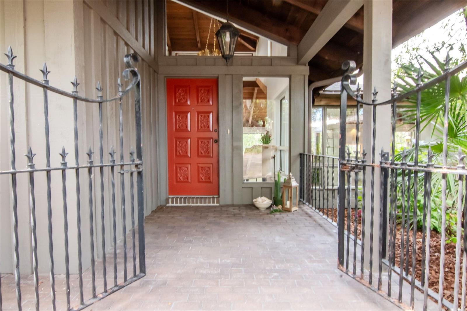 1296 WEYBRIDGE LANE