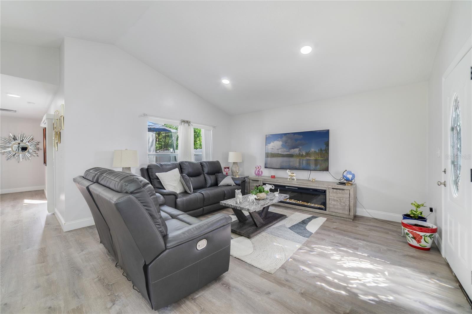 AVACADO TERRACE - Residential